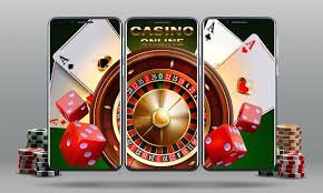 Dealer melempar tiga dadu dalam live Super Sic Bo